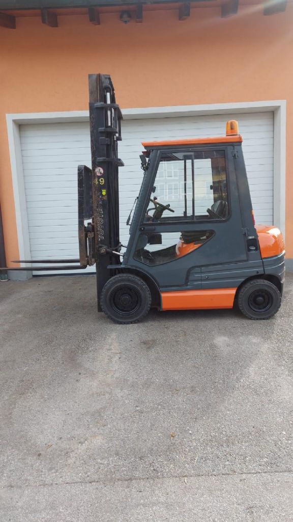 Toyota 6FDF 20 Dieselstapler www.sks-stapler.at