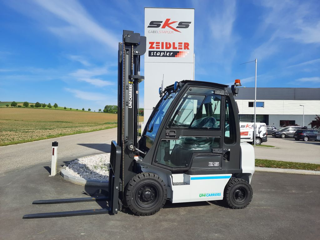 UniCarriers DX 25 Dieselstapler www.zeidlerstapler.at