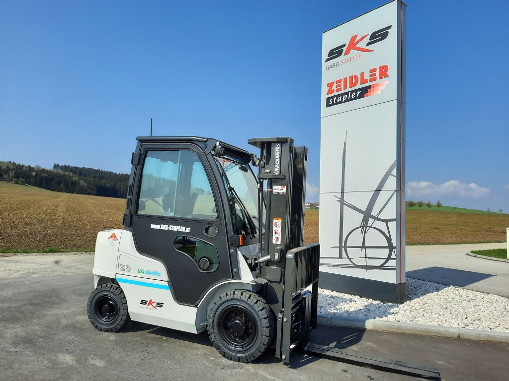 UniCarriers DX2-25 CB Dieselstapler www.zeidlerstapler.at