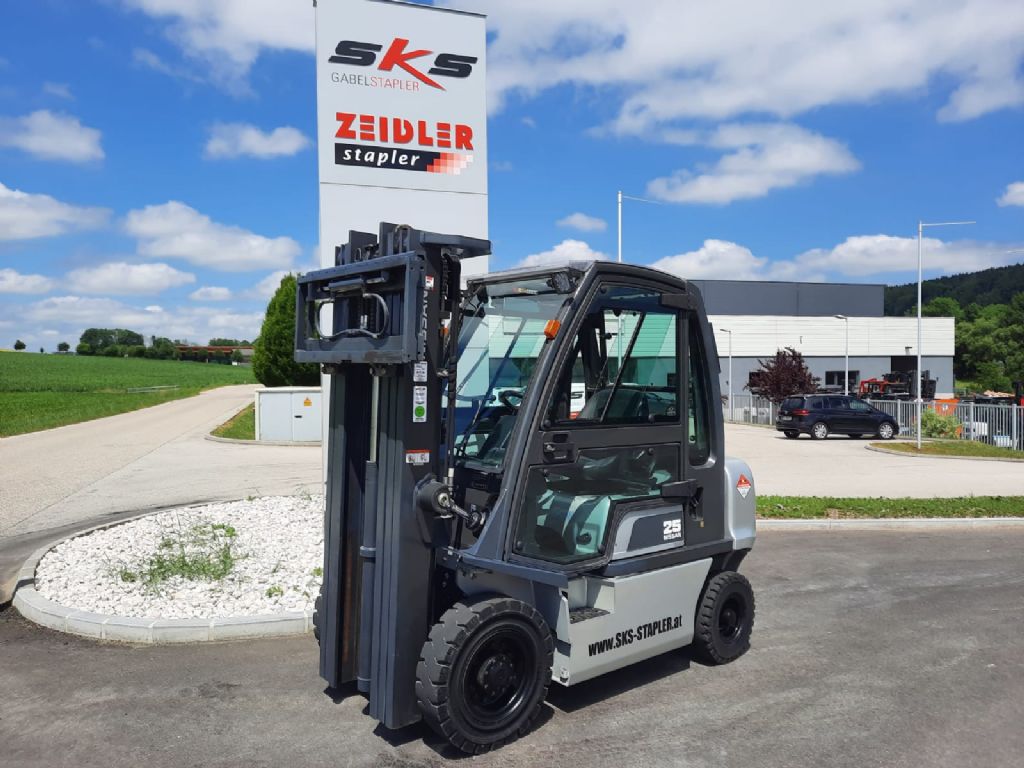 Nissan Y1D2A25Q Dieselstapler www.zeidlerstapler.at