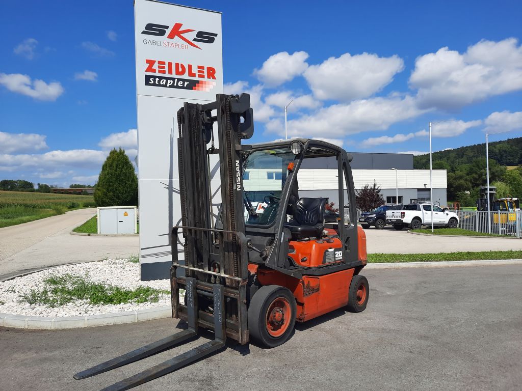 Nissan FD02A20Q Dieselstapler www.zeidlerstapler.at