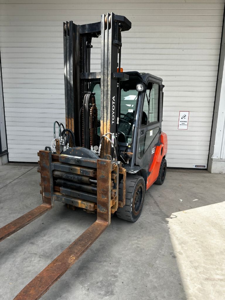 Toyota-06-8FD30F-Dieselstapler-http://www.k-trucks.de