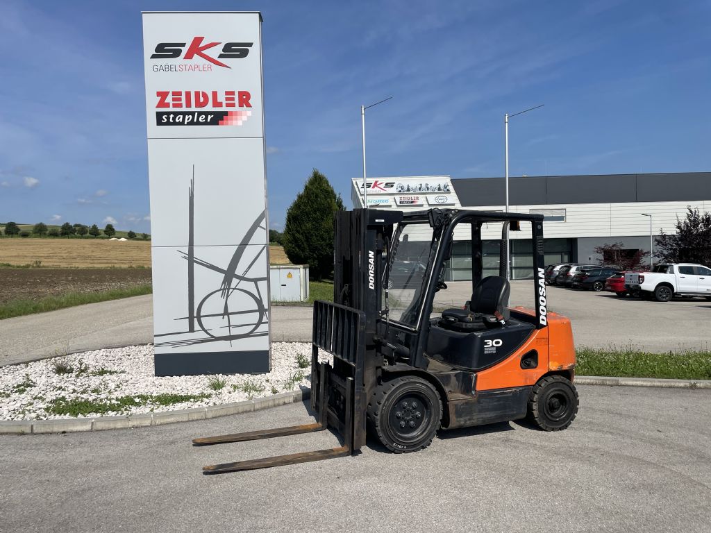 Doosan D30S-5 Dieselstapler www.sks-stapler.at