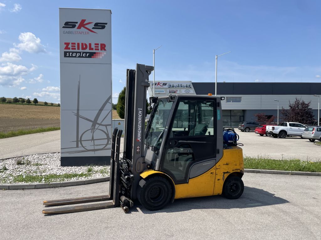 Jungheinrich TFG 435s Treibgasstapler www.sks-stapler.at