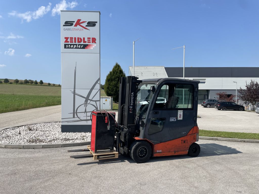 Toyota 8FBMT30 Elektro 4 Rad-Stapler www.zeidlerstapler.at
