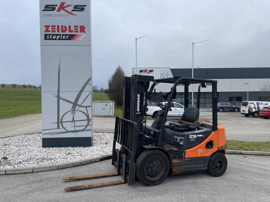 Doosan D25S-5 Dieselstapler www.sks-stapler.at