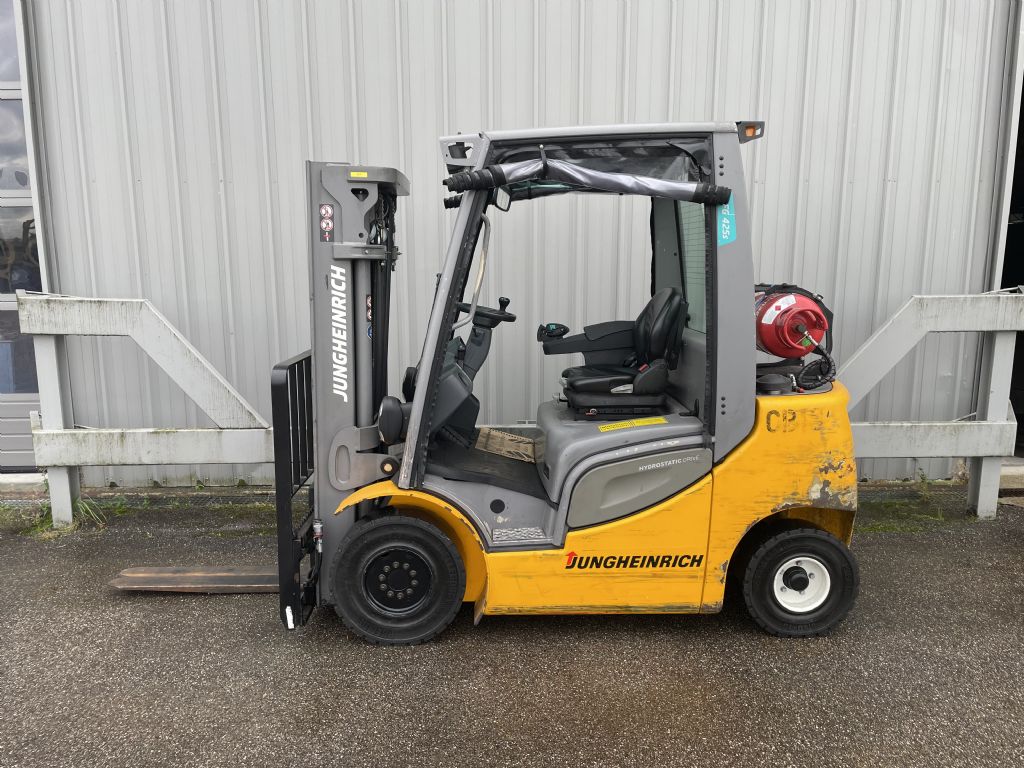 Jungheinrich TFG425s Treibgasstapler www.zeidlerstapler.at