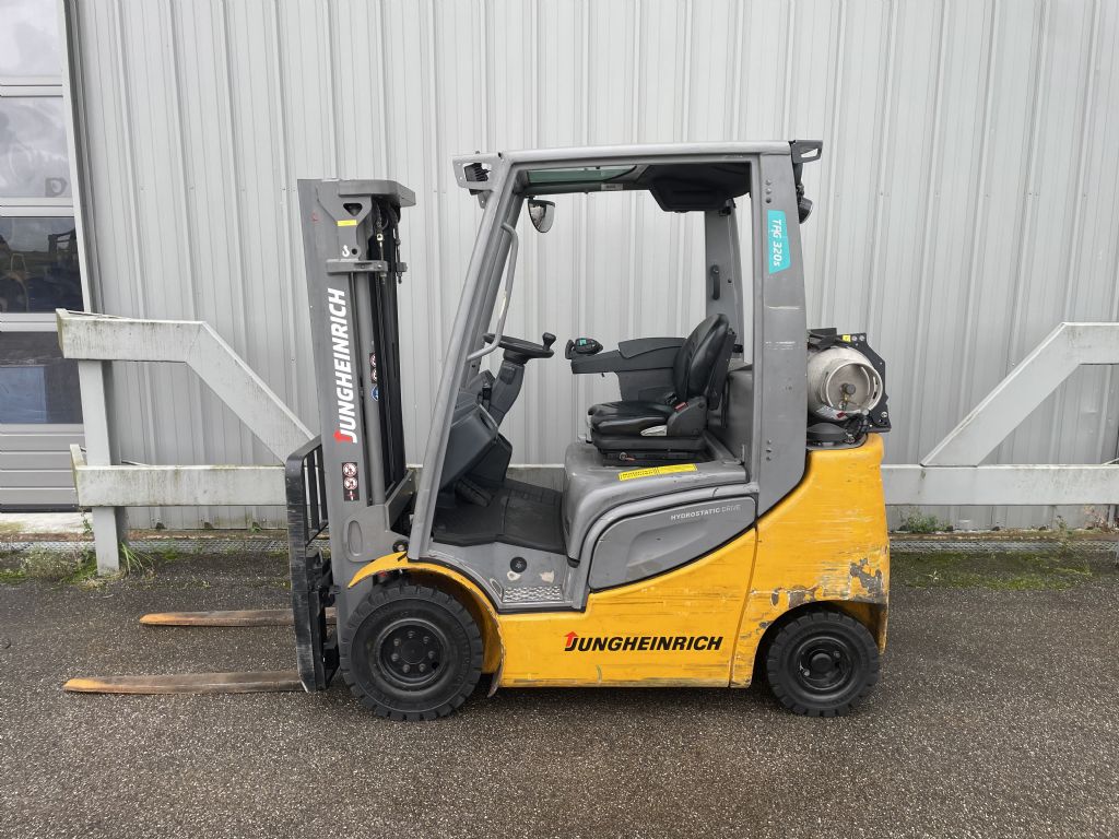 Jungheinrich TFG320s Treibgasstapler www.zeidlerstapler.at