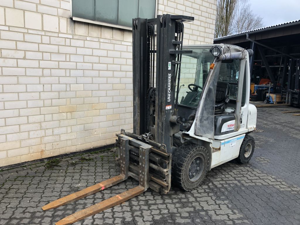 UniCarriers YG1D2A30Q Dieselstapler www.zeidlerstapler.at