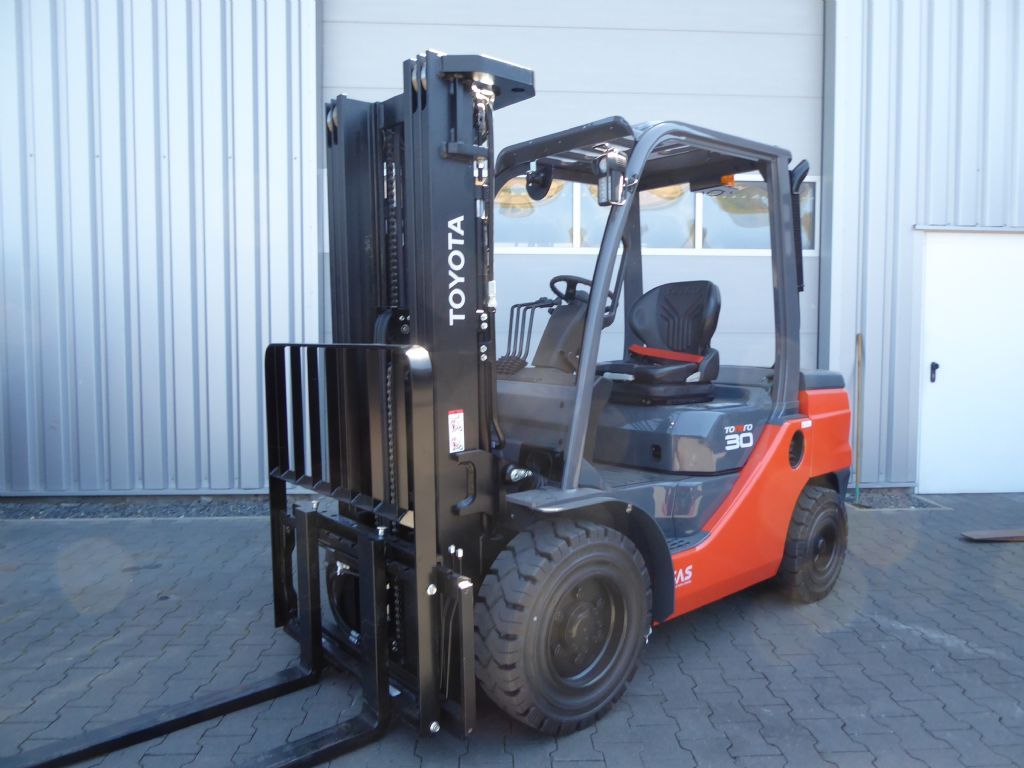 Toyota 52-8FDF30 Dieselstapler www.sks-stapler.at