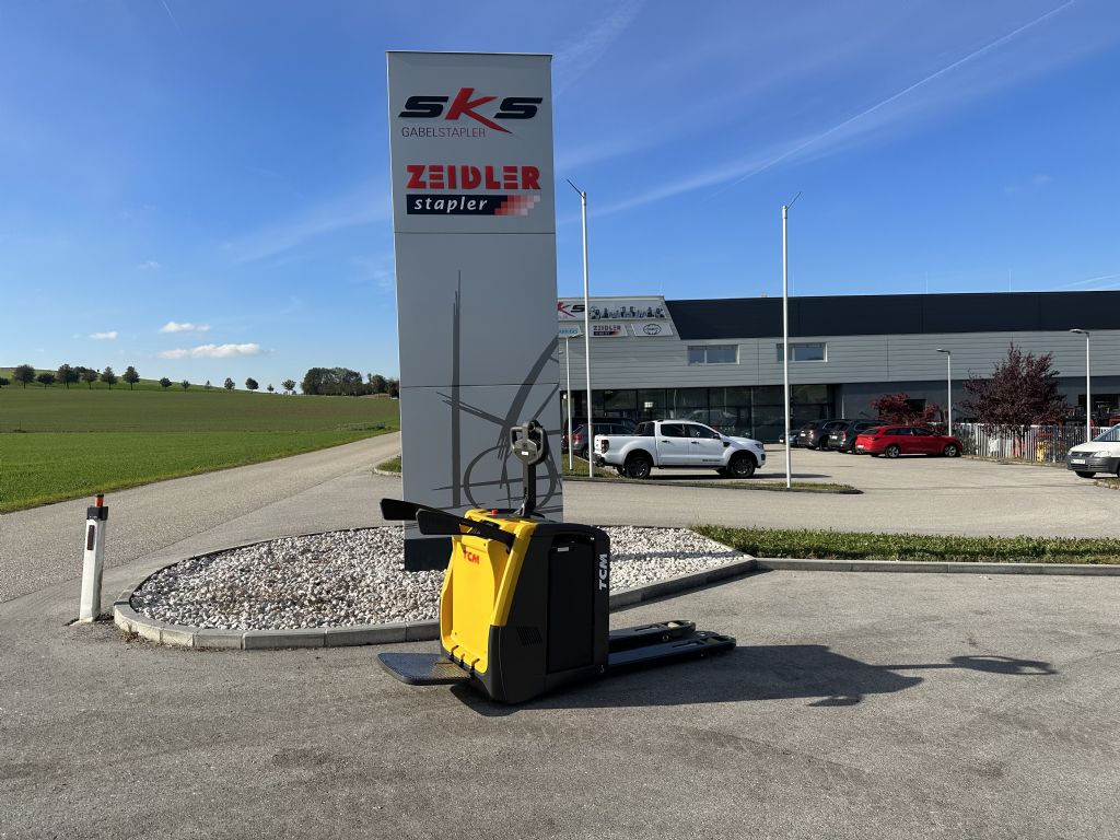 TCM PTF200 NEUMASCHINE Fahrerstandstapler www.zeidlerstapler.at