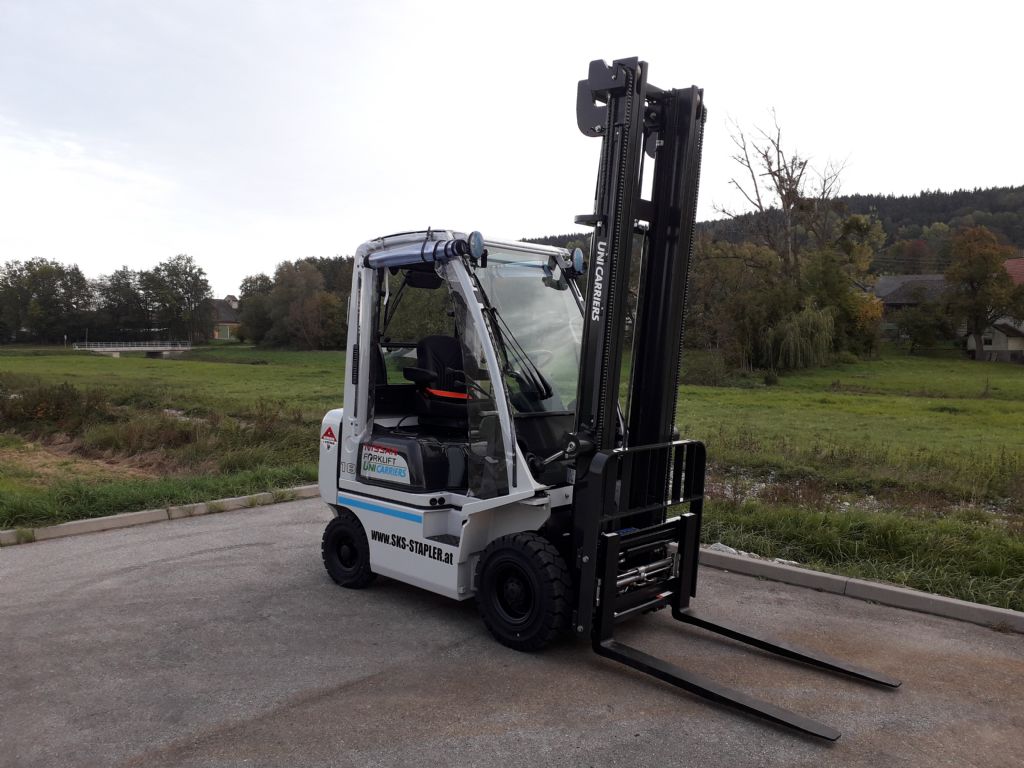 UniCarriers DX18 Dieselstapler www.zeidlerstapler.at