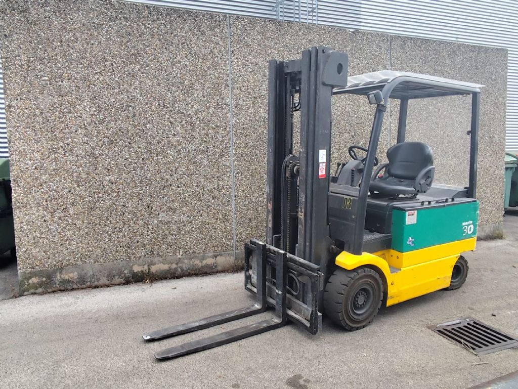 Komatsu FB30H-2R Elektro 4 Rad-Stapler www.sks-stapler.at