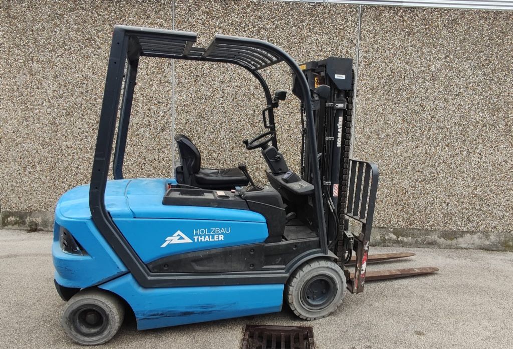Komatsu FB30H-3R Elektro 4 Rad-Stapler www.sks-stapler.at