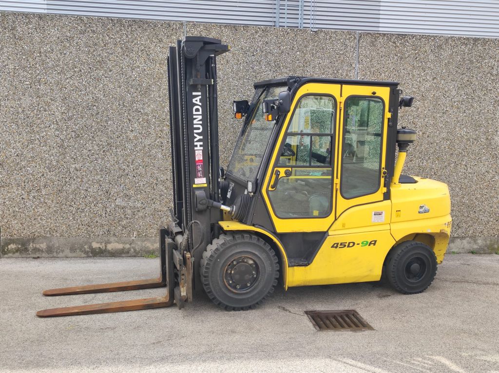 Hyundai 45D-9A Dieselstapler www.zeidlerstapler.at