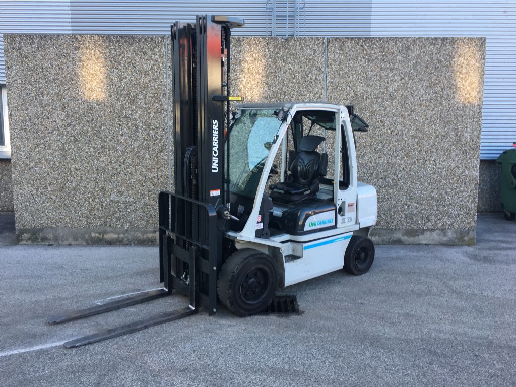 UniCarriers YG1D2A30Q Dieselstapler www.zeidlerstapler.at