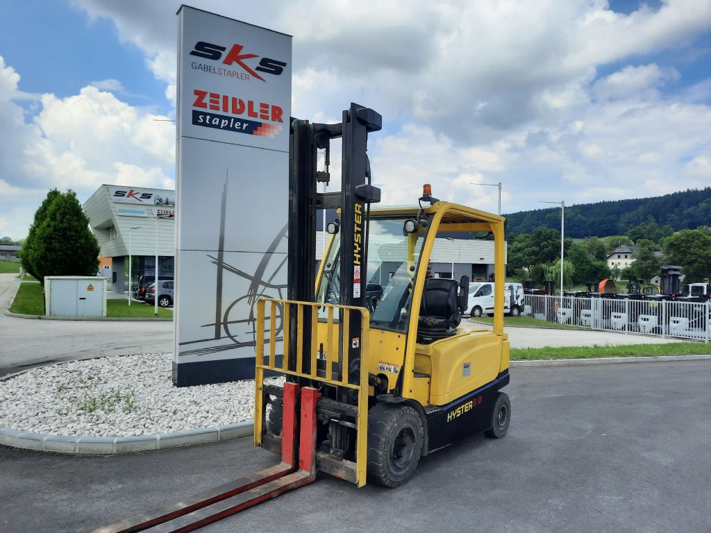 Hyster J3.0XN Elektro 4 Rad-Stapler www.zeidlerstapler.at