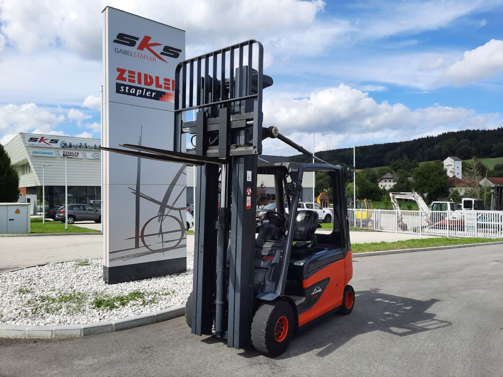 Linde E25L-01 Elektro 4 Rad-Stapler www.zeidlerstapler.at