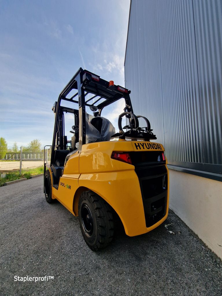 Hyundai 30L-9A Erdgasstapler www.staplerprofi.co.at Hyundai 30L-9A Erdgasstapler www.staplerprofi.co.at