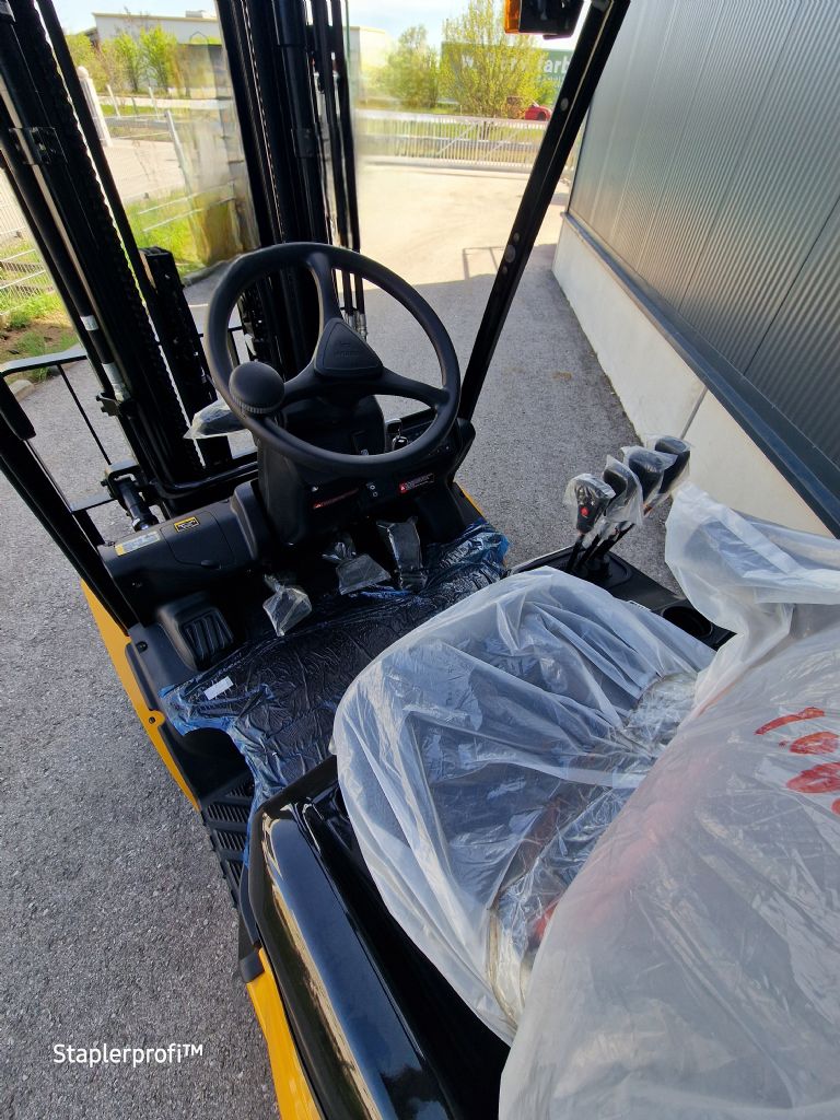 Hyundai 30L-9A Erdgasstapler www.staplerprofi.co.at Hyundai 30L-9A Erdgasstapler www.staplerprofi.co.at