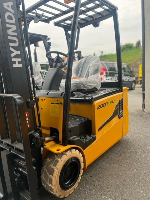 Hyundai 20BT-9 Elektro 3 Rad-Stapler www.staplerprofi.co.at