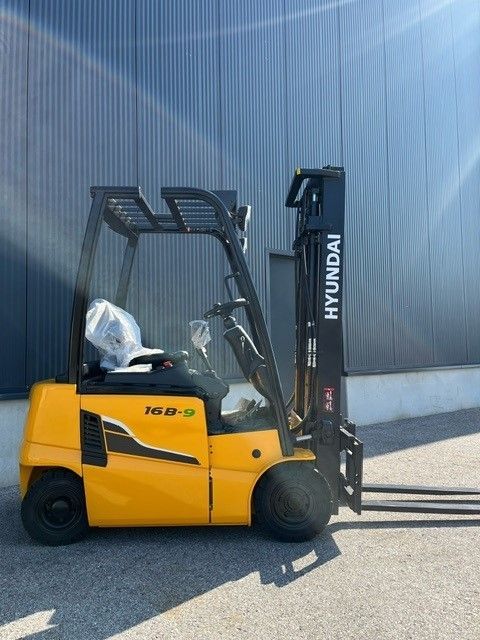 Hyundai 16B-9 Elektro 4 Rad-Stapler www.staplerprofi.co.at