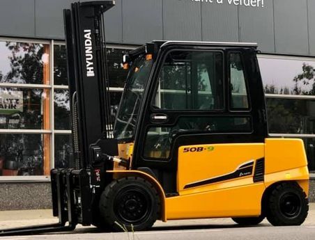 Hyundai 50B-9 Elektro 4 Rad-Stapler www.staplerprofi.co.at