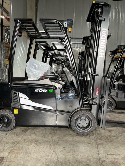 Hyundai 20B-9 Elektro 4 Rad-Stapler www.staplerprofi.co.at