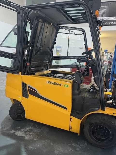 Hyundai 35BH-9 Elektro 4 Rad-Stapler www.staplerprofi.co.at