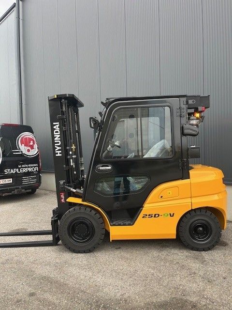 Hyundai 25D-9V Dieselstapler www.staplerprofi.co.at