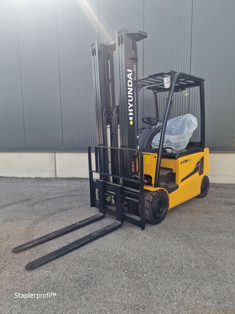 Hyundai 20B-9 Elektro 4 Rad-Stapler www.staplerprofi.co.at