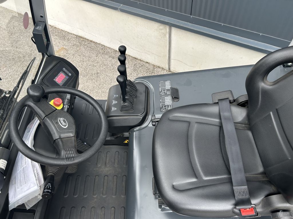 Baoli KBE35 Elektro 4 Rad-Stapler www.staplerprofi.co.at Baoli KBE35 Elektro 4 Rad-Stapler www.staplerprofi.co.at