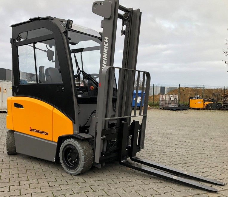 Jungheinrich EFGBC320 Elektro 4 Rad-Stapler www.staplerprofi.co.at