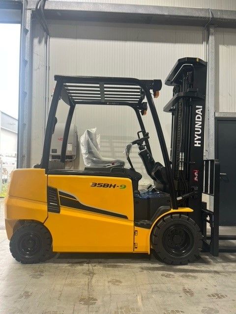 Hyundai 35BH-9 Elektro 4 Rad-Stapler www.staplerprofi.co.at