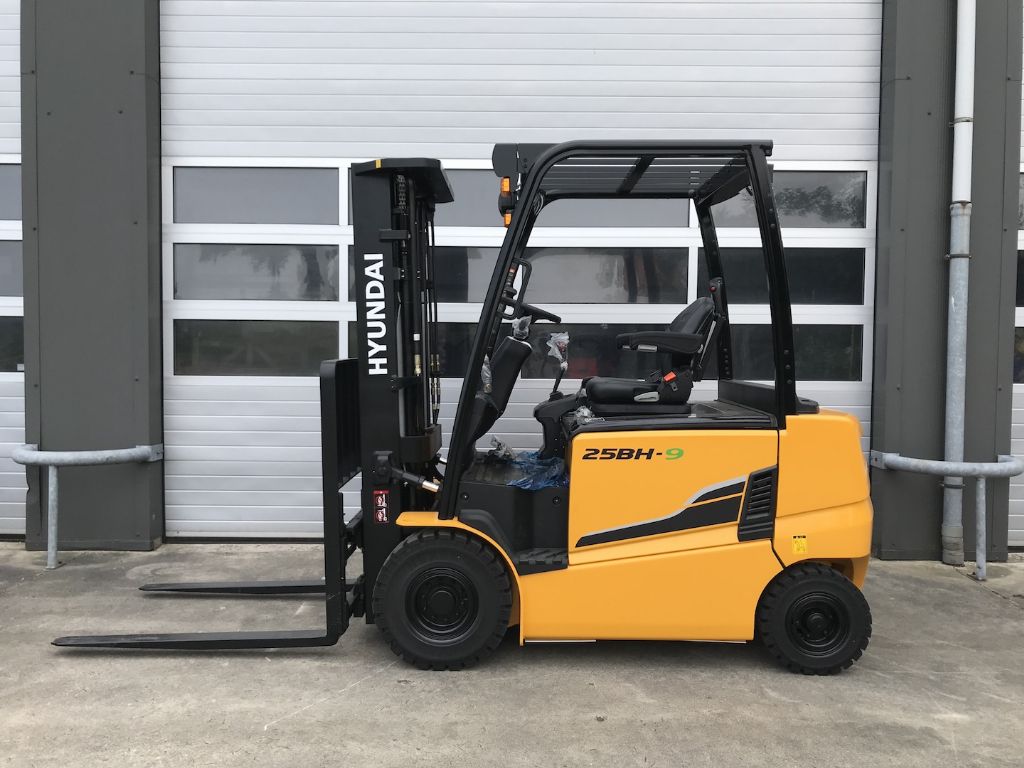 Hyundai 25BH-9 Elektro 4 Rad-Stapler www.staplerprofi.co.at