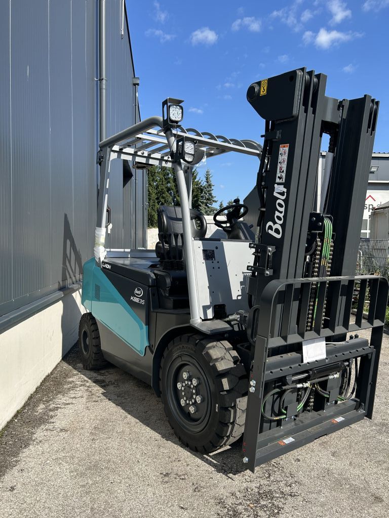 Baoli KBE35 LI Elektro 4 Rad-Stapler www.staplerprofi.co.at Baoli KBE35 LI Elektro 4 Rad-Stapler www.staplerprofi.co.at