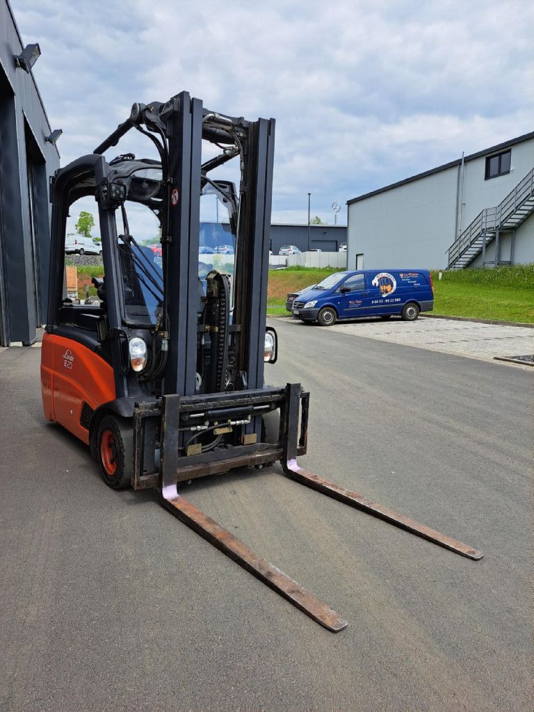 Linde-E20L-01-Elektro 3 Rad-Stapler-www.sta-tech.de