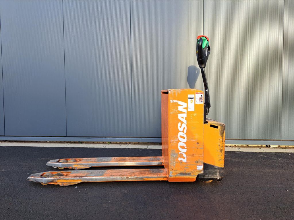 Doosan-LEDH 18-Niederhubwagen-www.sta-tech.de