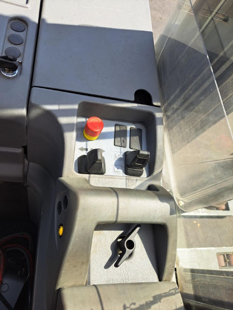 UniCarriers-AJN 160 Ergo-Fahrerstandstapler-www.sta-tech.de