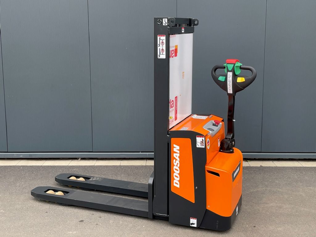Doosan-BDL13S-7-Doppelstockstapler-www.sta-tech.de
