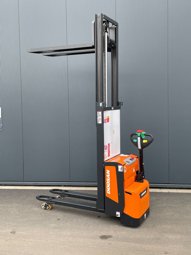 Doosan-BDL13S-7-Doppelstockstapler-www.sta-tech.de