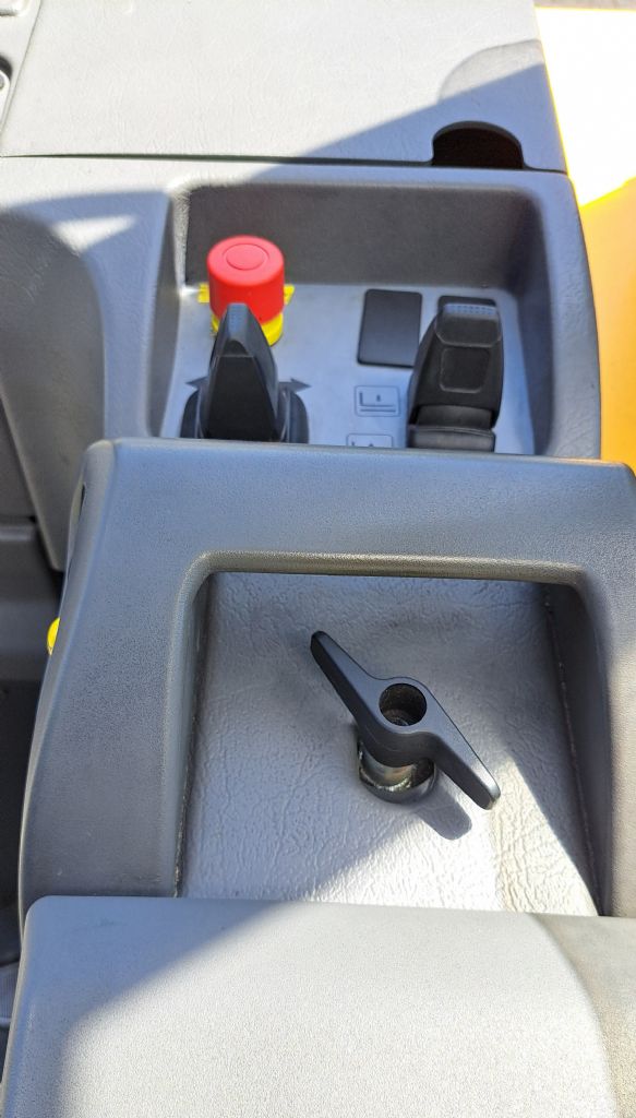 UniCarriers-A/200SDTFVSN540-Fahrerstandstapler-www.sta-tech.de