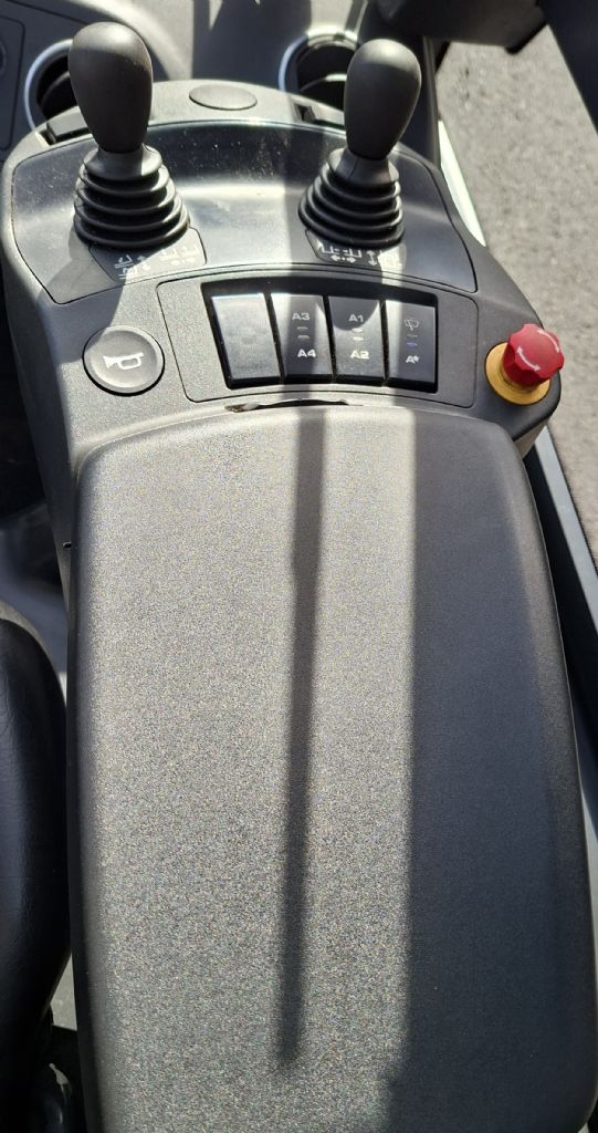 Linde-E35HL-Elektro 4 Rad-Stapler-www.sta-tech.de