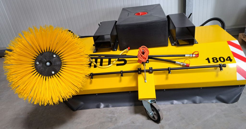 MTS-MTS 1804 / Wassertank, Sprhdsen, Seitenbesen-Kehrmaschine-www.sta-tech.de