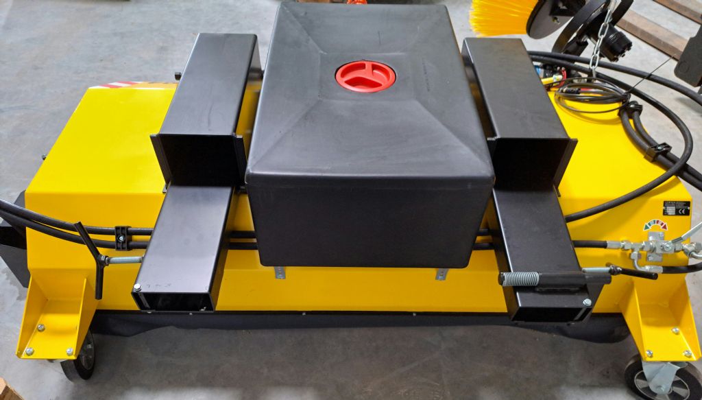 MTS-MTS 1804 / Wassertank, Sprhdsen, Seitenbesen-Kehrmaschine-www.sta-tech.de
