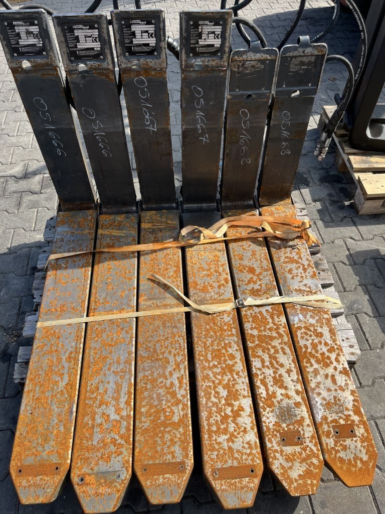 Kooi TRG2-30-1150-1100 Hydraulic Telescopic Fork Arms www.superlift-forklift.com