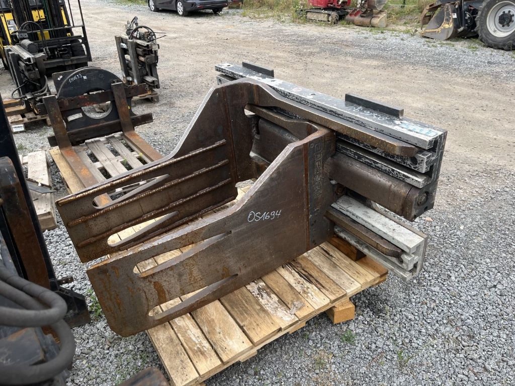 Cascade 80D Bale clamps www.superlift-forklift.com