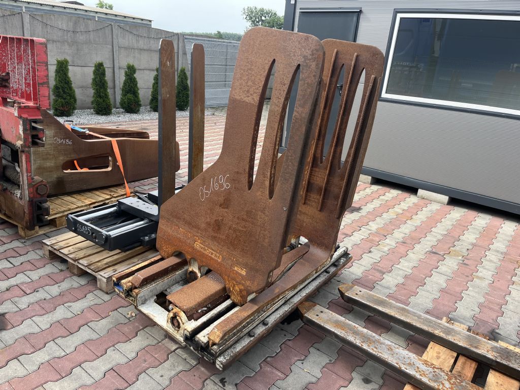 Cascade 80D Bale clamps www.superlift-forklift.com