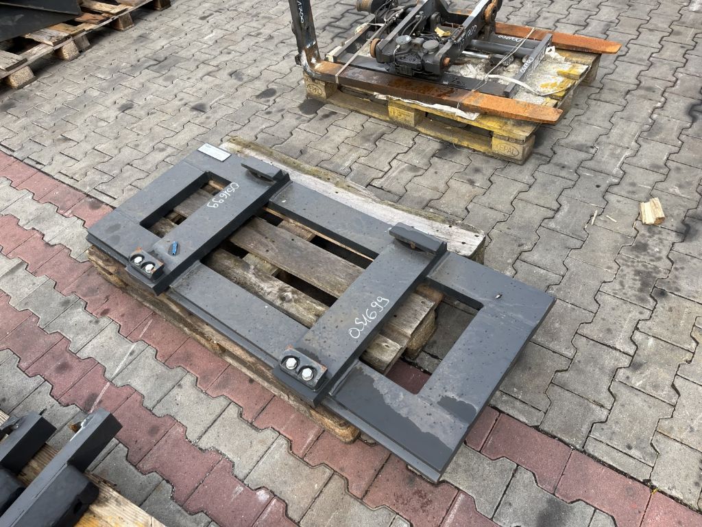 Cascade ADAPTER FEM 3 TO FEM 4 Zubehr www.superlift-forklift.com