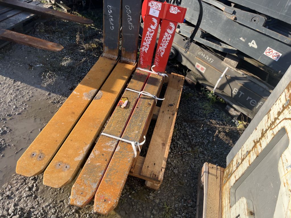 Bolzoni RD20EOA-1350 Hydraulic Telescopic Fork Arms www.superlift-forklift.com